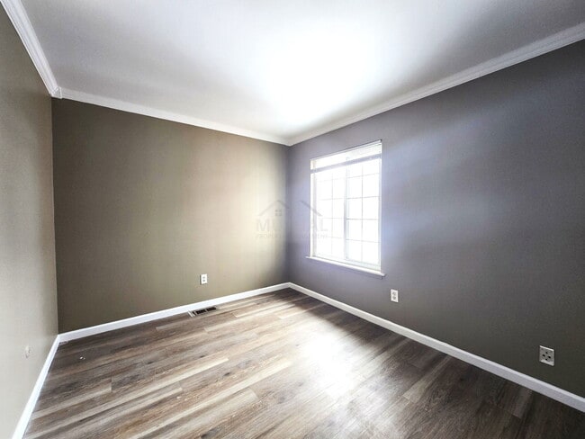 Building Photo - 30240 Southfield Rd