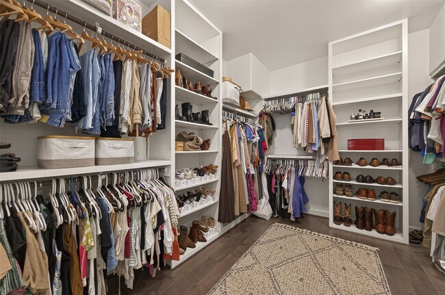 Building Photo - 1027 Gross St