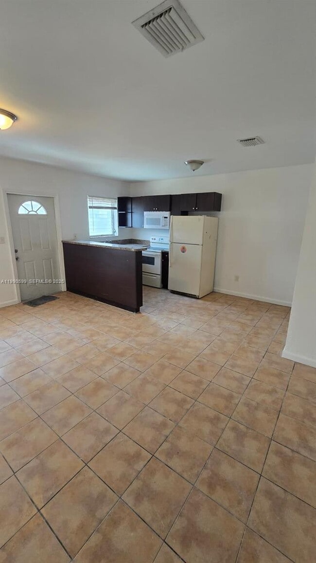 Building Photo - 16131 NE 19th Pl