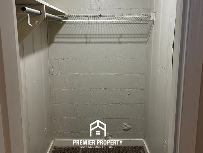 Building Photo - Cozy 1BR Apartment Near Downtown Huntsville w/ Bright Windows & Yard Access