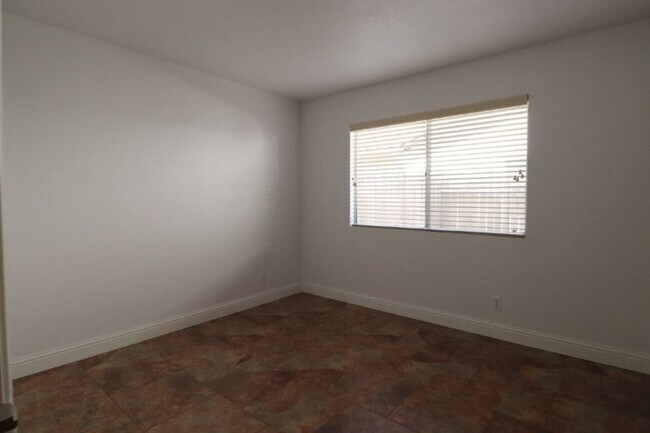 Building Photo - Great Three Bedroom Home