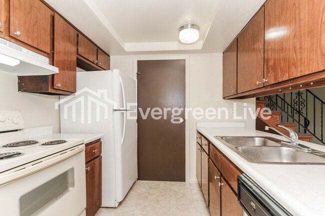 Building Photo - 5676 Troy Villa Blvd