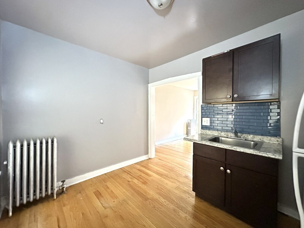 Building Photo - 4031 W Melrose St