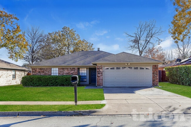 Building Photo - 537 Greenway Dr