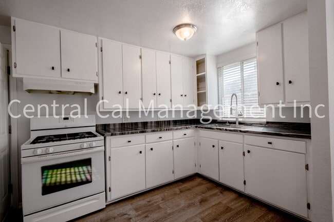 Building Photo - 2 Bedroom/1 Bath Home - $1395 Per Month!