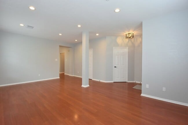 Building Photo - 20415 Lonestar Oak St