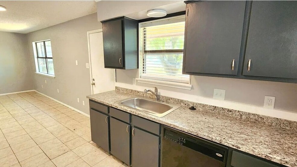 Building Photo - 822 Lakeview Ridge