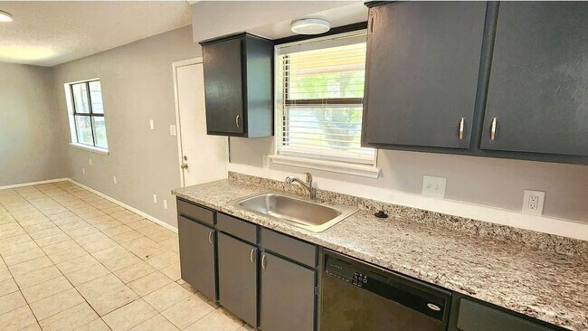 Building Photo - 822 Lakeview Ridge