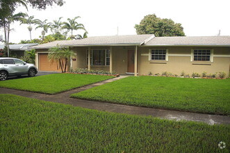 Building Photo - 5221 SW 5th St