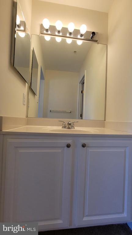 Building Photo - 13037 Town Commons Dr