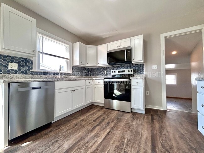 Building Photo - 527 Ferndale Ave NW