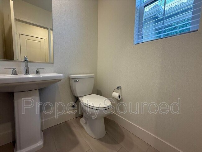Building Photo - 1724 Jade Pl
