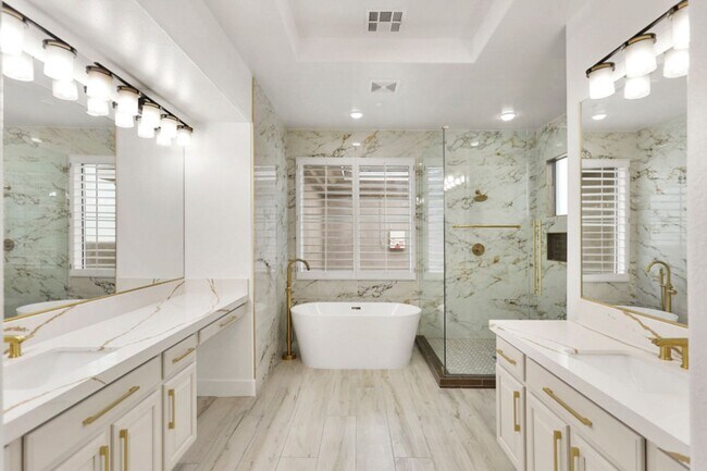 Building Photo - 5 Bedroom Pool Home Located In Summerlin G...
