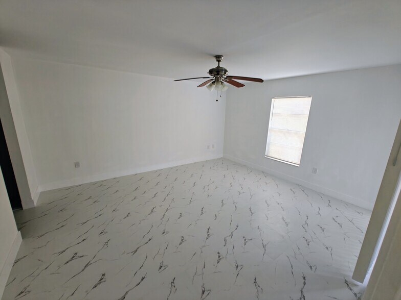 Building Photo - 151 Cypress Way E