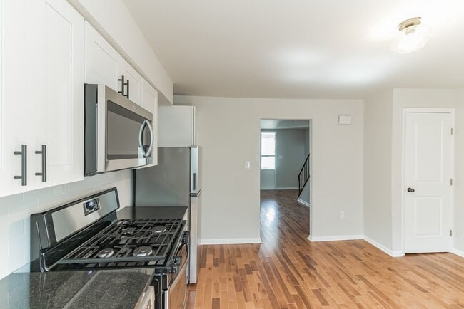 Building Photo - Two bedroom one Bathroom House for rent