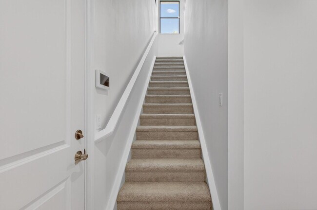 Building Photo - 11460 SW Pietra Wy