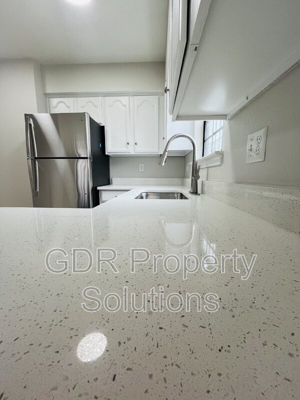 Building Photo - 1116 Coal Ave SW