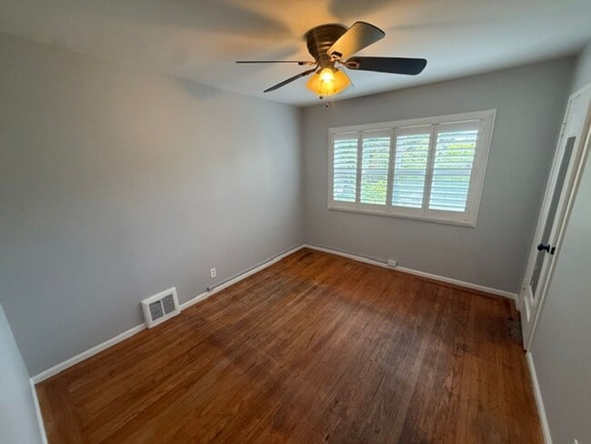 Building Photo - 3824 Fernwood St