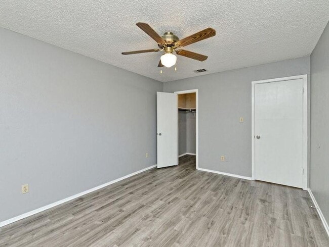 Building Photo - 12320 Alderbrook Dr