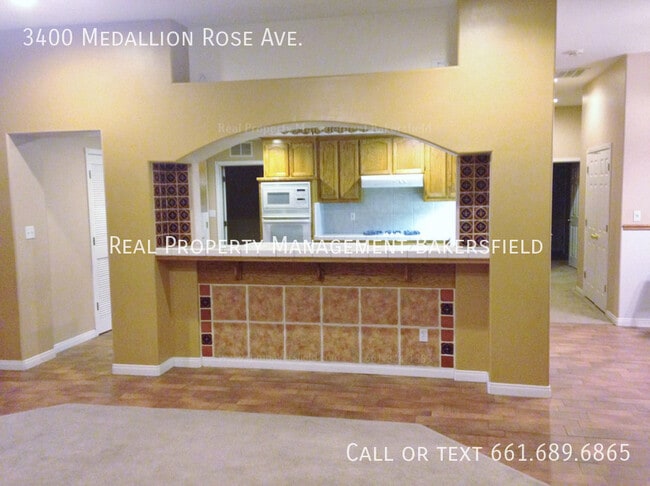 Building Photo - 3400 Medallion Rose Ave