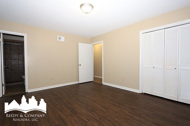 Building Photo - Welcome to 3132 Rosebay!