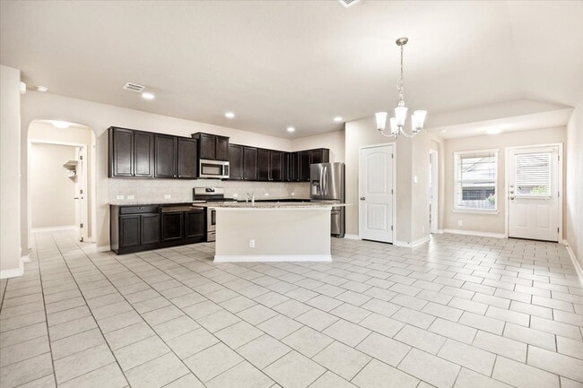 Building Photo - Large, 4 bedroom single story in a beautiful community full of amenities for you to enjoy!