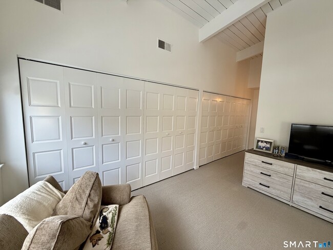 Building Photo - 85 Ledgebrook Dr