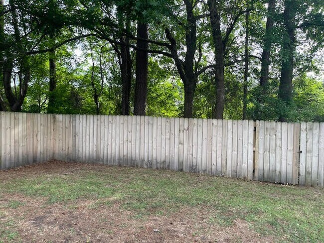 Building Photo - Great two bedroom, two bath duplex in Hunters Creek.