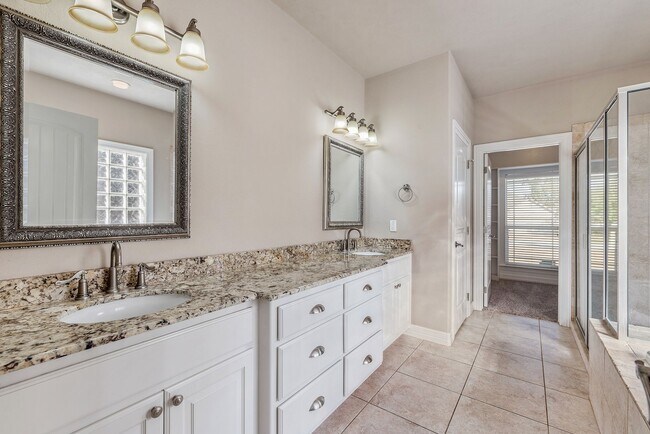 Building Photo - Available for September Move In! Spacious ...