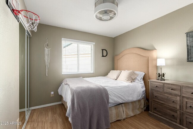 Building Photo - 2739 S Emerson Cir