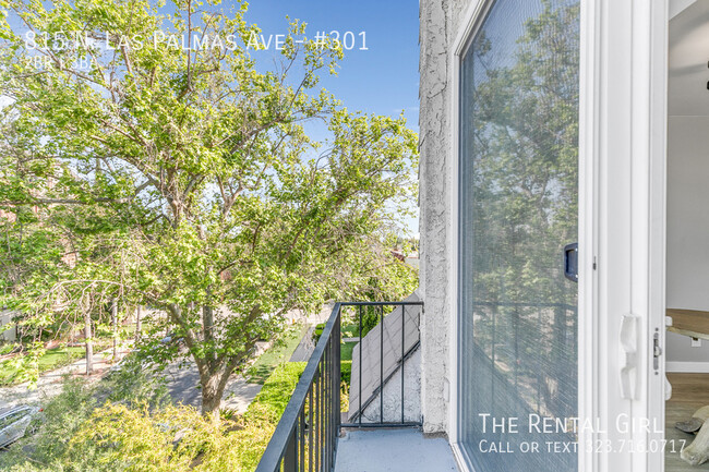 Building Photo - 815 N Las Palmas Ave