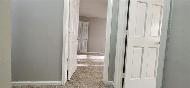 Building Photo - 401 Barbashela Dr