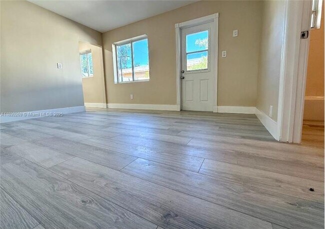 Building Photo - 716 NE 7th St