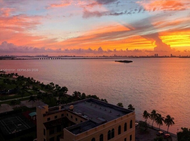 Building Photo - 1717 N Bayshore Dr