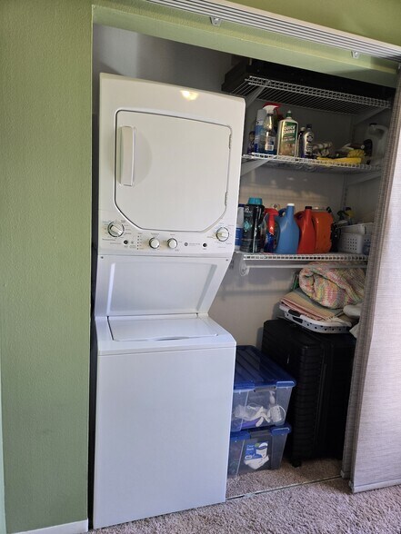 Building Photo - 5242 NE 6th Ave