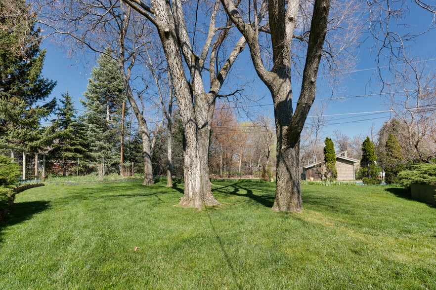 Building Photo - 565 Jack Pine Ct