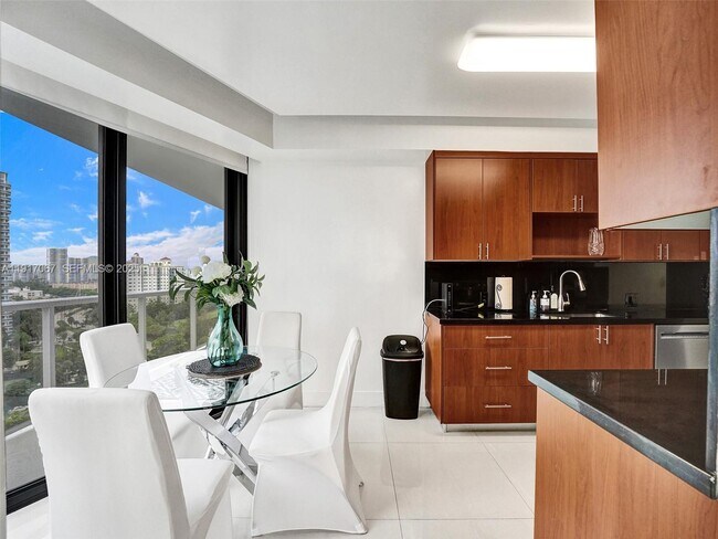 Building Photo - 20281 E Country Club Dr