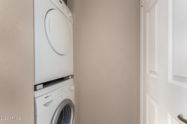 Building Photo - 1720 E Thunderbird Rd