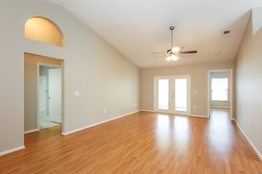 Building Photo - 2047 Sarah Louise Dr
