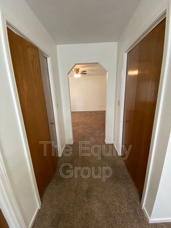 Building Photo - 5936 W Oak Ave