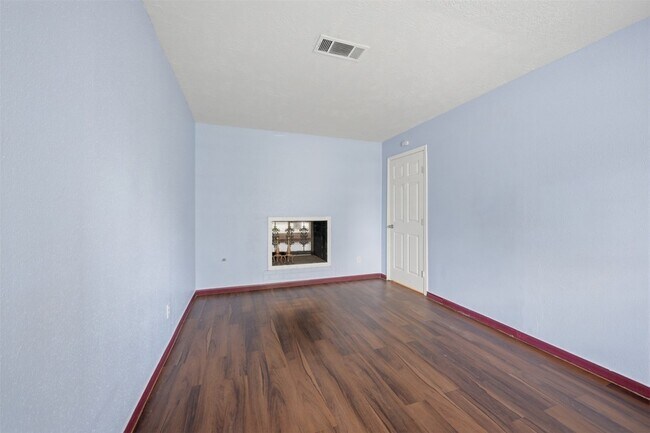 Building Photo - 7015 Pella Dr