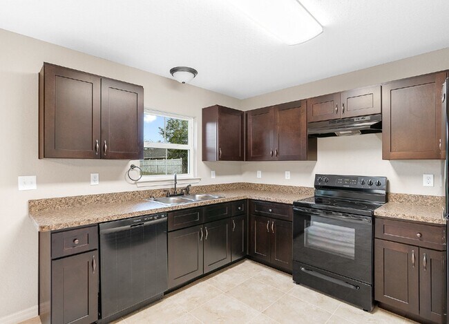 Building Photo - Beautiful Brand new 3 Bd/2 bath Home in Ma...