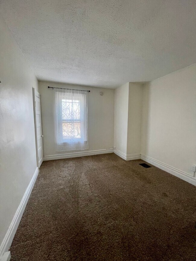 Building Photo - 300 Milburn Dr