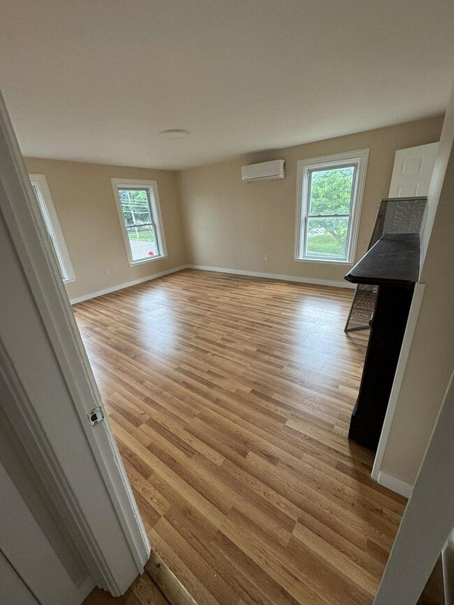 Building Photo - West 2nd Street Duplex