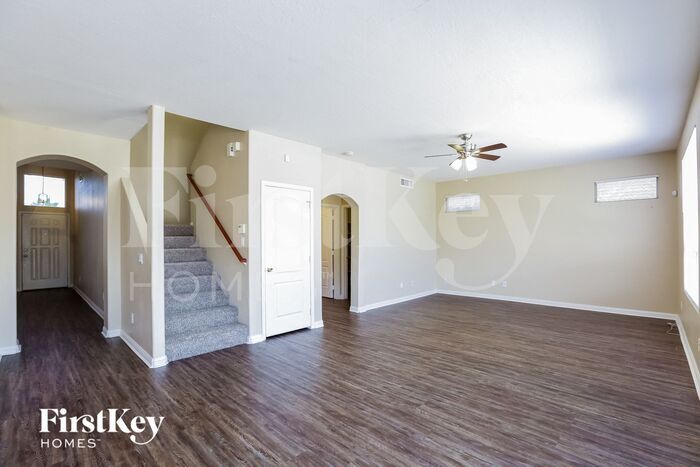 Building Photo - 912 E Baylor Ln