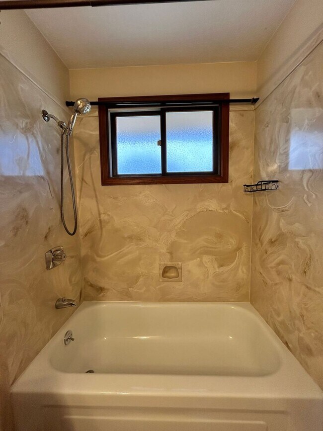 Building Photo - Recently Remodeled 2Bd/2Ba with Attached Garage in Longmont Duplex