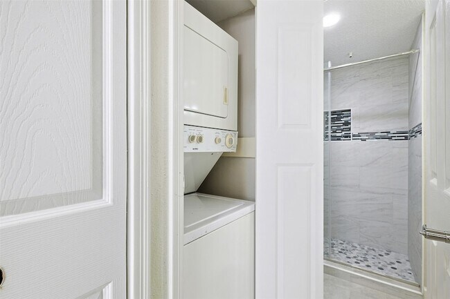 Building Photo - 2750 Holly Hall St