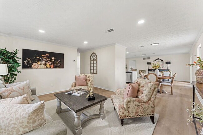 Building Photo - Orange Park 4 Bedroom Home With Upgraded Features Throughout