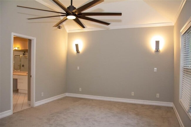 Building Photo - 2227 Wayside Dr