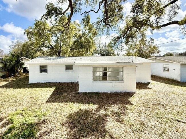 Building Photo - 12909 Kings Manor Ave